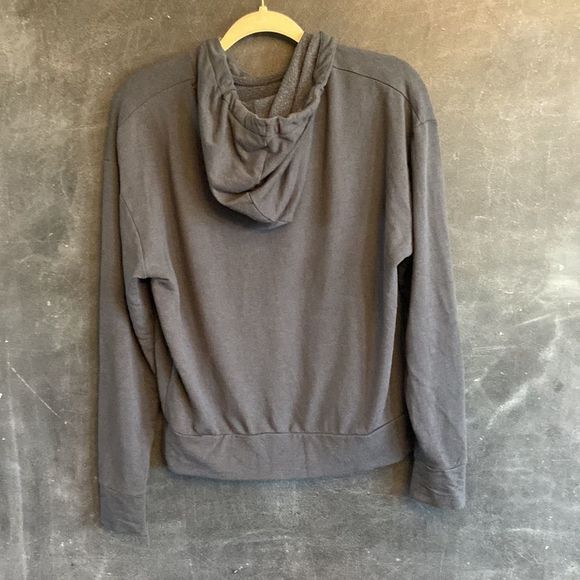 Under Armour Hoodie Size Medium - Picture 6 of 11